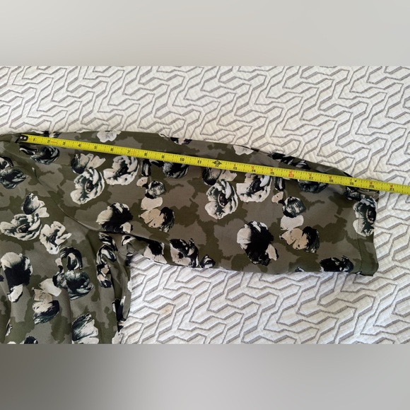 Banana Republic Pull On Silk Blouse Sz XL - Picture 8 of 9